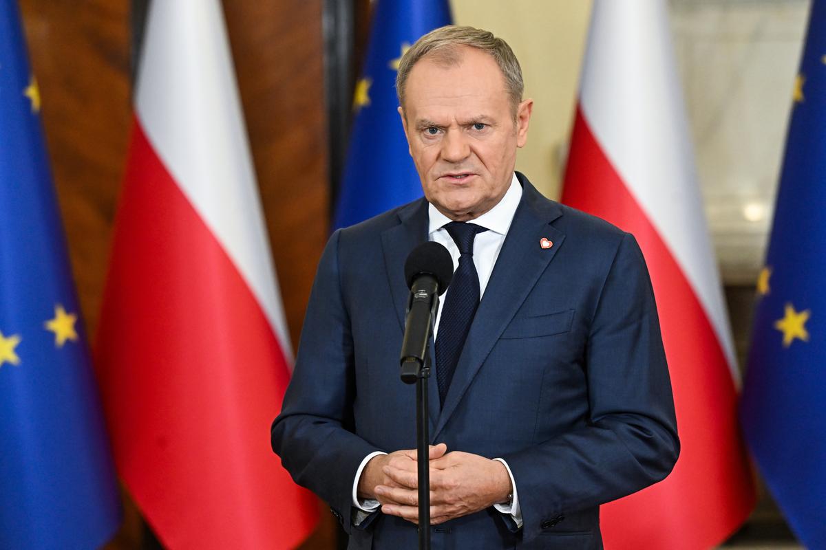 Polish Prime Minister Donald Tusk speaks to reporters in Warsaw, Poland, on 9 November 2024. Photo: EPA-EFE / RADEK PIETRUSZKA