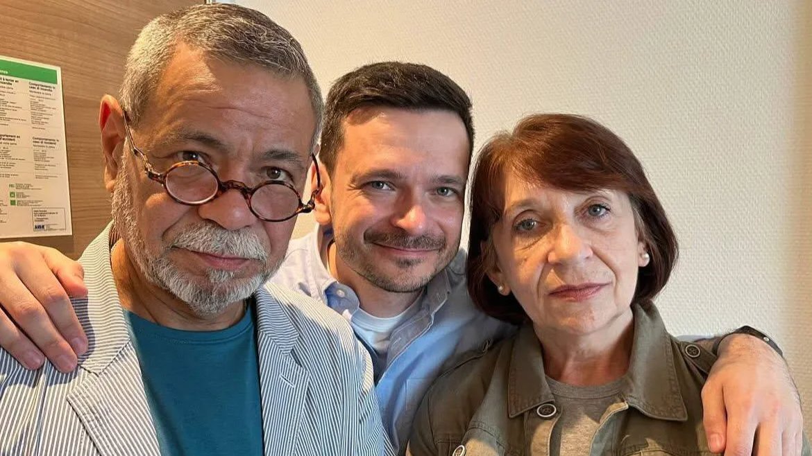 Ilya Yashin (C) with his parents. Photo: Yashin’s Telegram channel