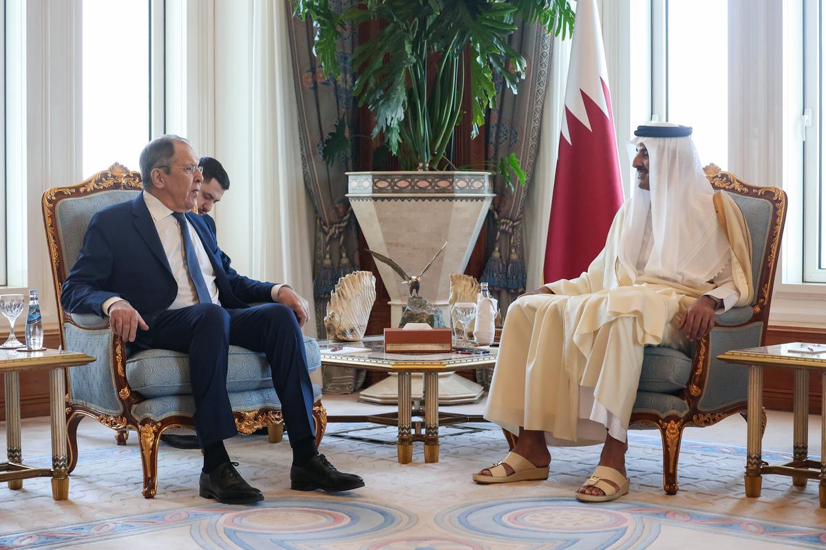 Russian Foreign Minister Sergey Lavrov meets Qatar’s Emir Sheikh Tamim bin Hamad al-Thani in Doha, Qatar, 26 February 2025. Photo: EPA-EFE/RUSSIAN FOREIGN MINISTRY