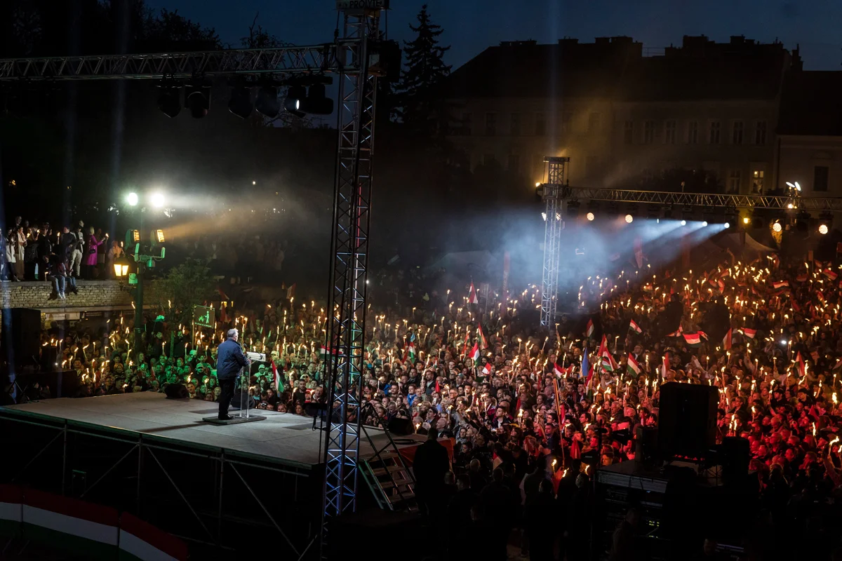 Виктор Орбан выступает на заключительном предвыборном митинге коалиции «Фидес» — ХДНП в Будапеште, Венгрия, 11 апреля 2026 года. Фото: Akos Kaiser / Hungary PM Communication Department / EPA