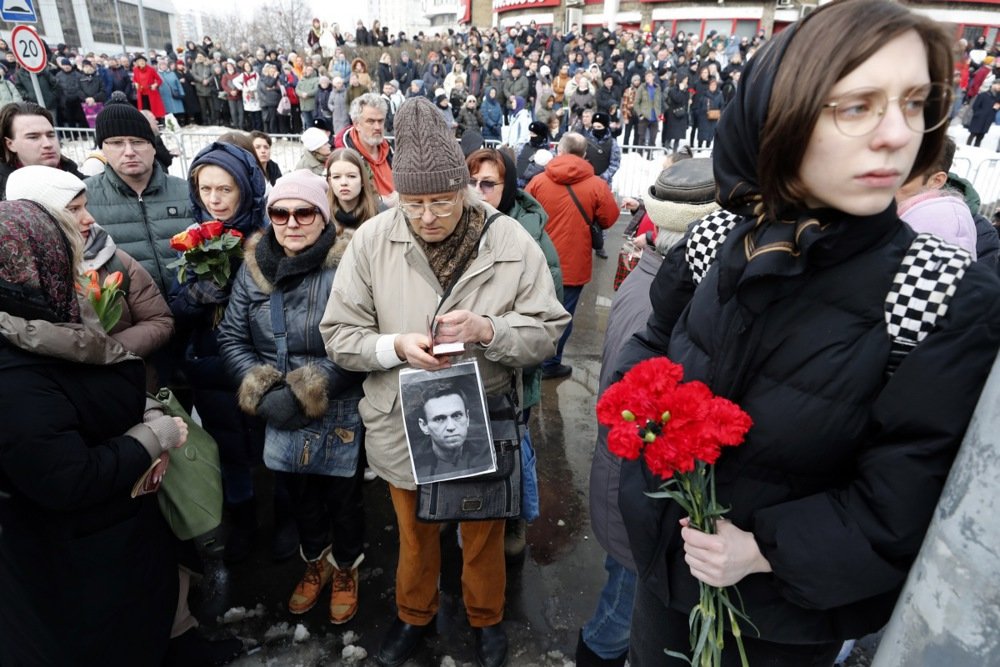 People gathering in Moscow for Alexey Navalny’s funeral on 1 March. Photo: EPA-EFE/MAXIM SHIPENKOV