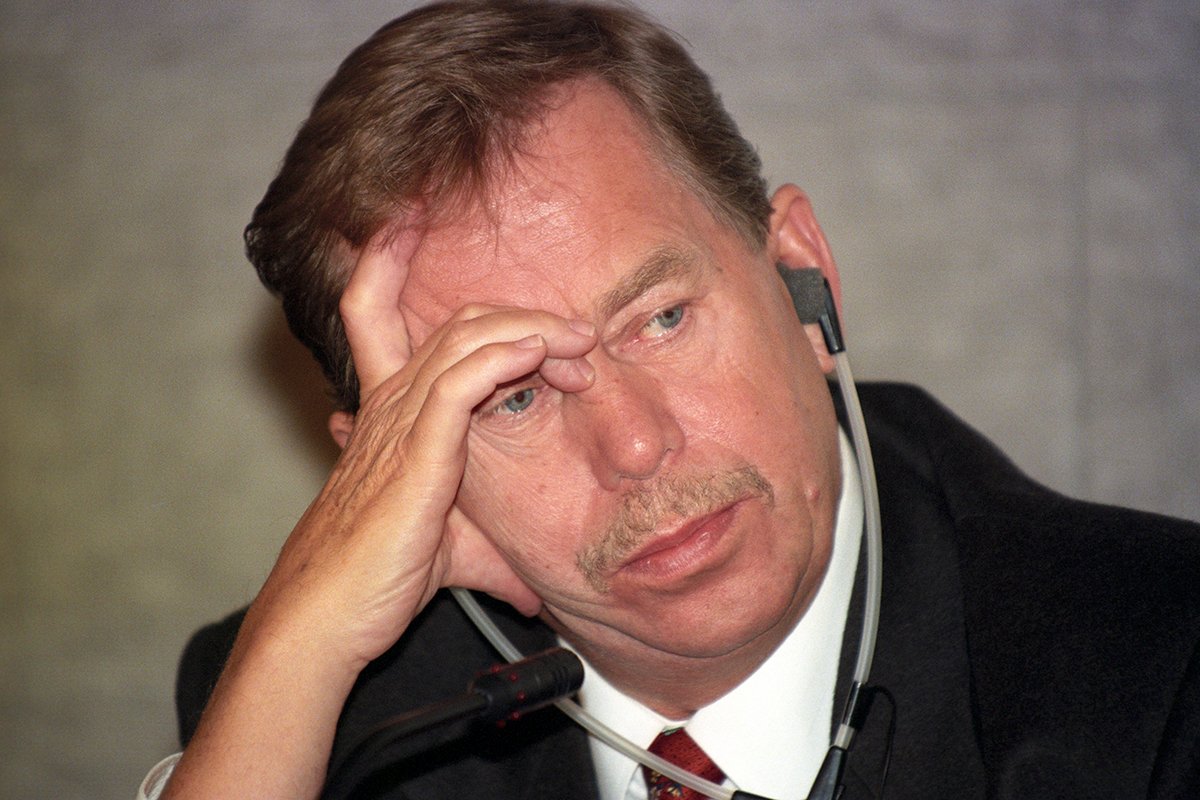 Presidenti i Republikës Çeke Vaclav Havel gjatë një takimi në Samitin e 5-të të Presidentëve të Evropës Qendrore në Levoce, Sllovaki, 24 janar 1998.  Foto: Gabor Monos/EPA
