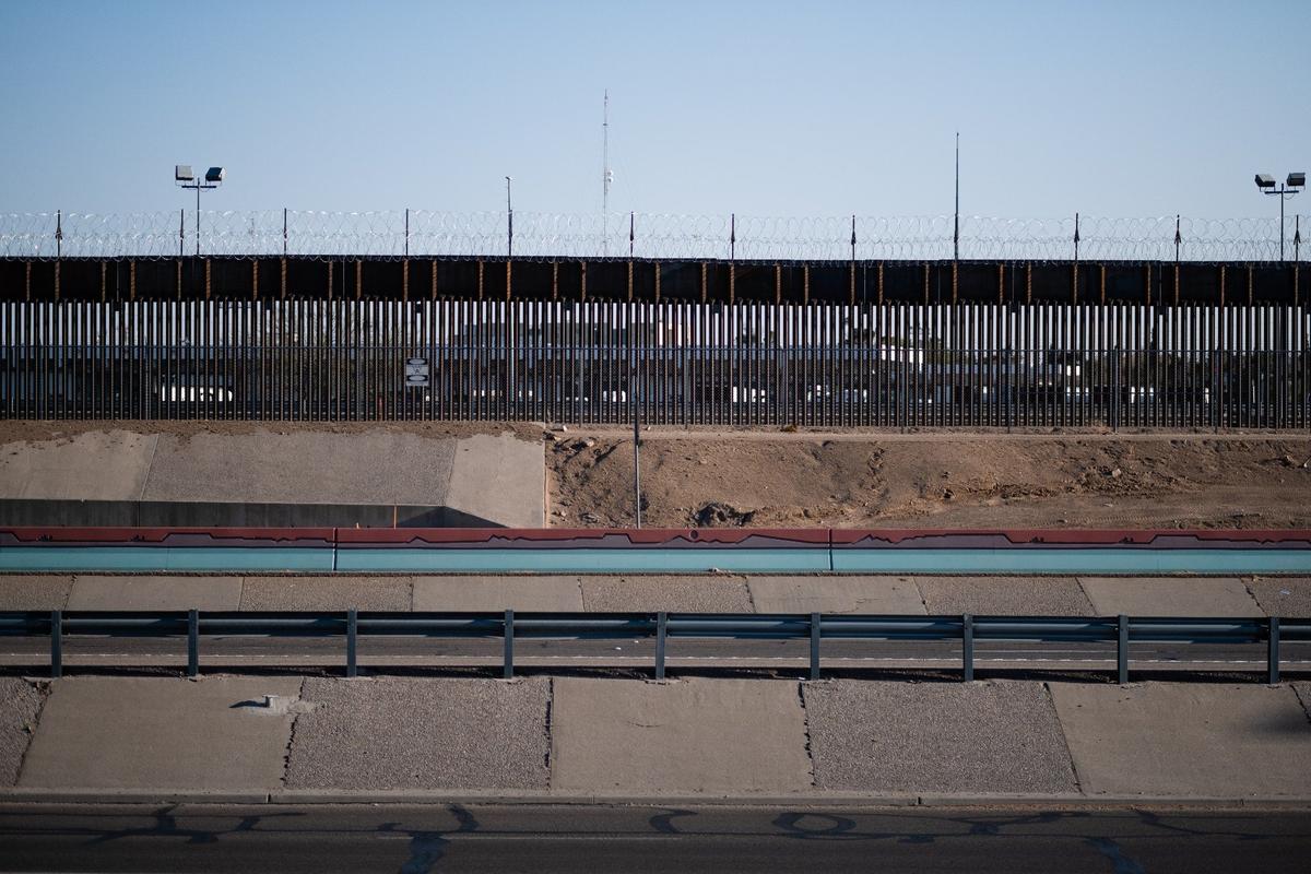 Граница Мексики и США в районе Эль-Пасо, Техас.   Фото: Levi Meir Clancy / Unsplash