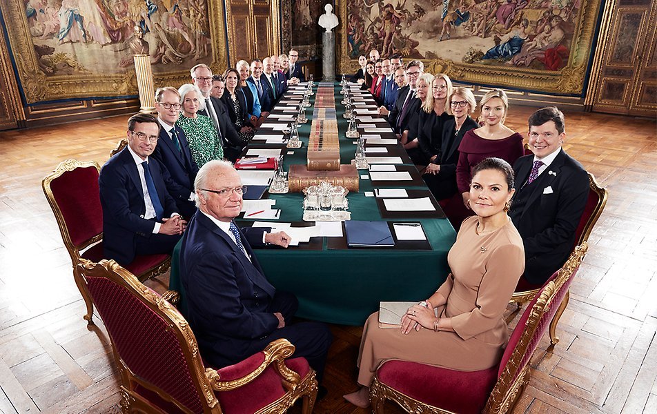 Совет по смене правительства под председательством короля Швеции Карла XVI Густава в Королевском дворце в 2022 году. Фото:  The monarchy of Sweden