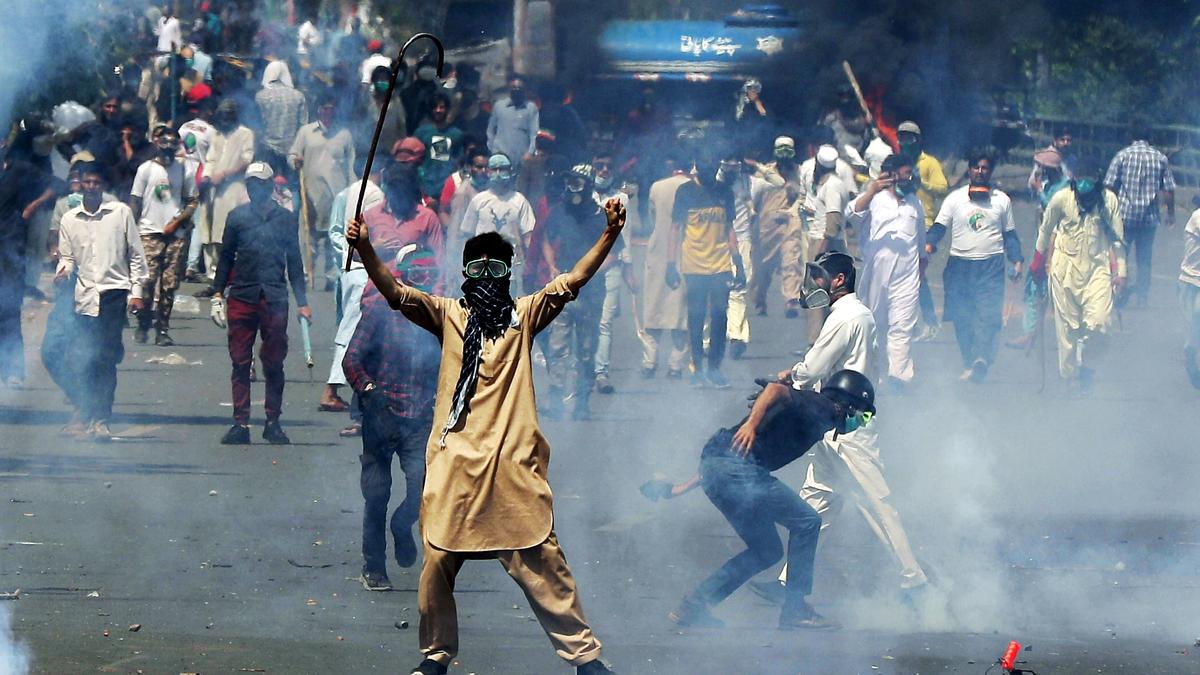 В Пакистане проходят многодневные массовые протесты после ареста бывшего премьер-министра страны Имрана Хана. Главное