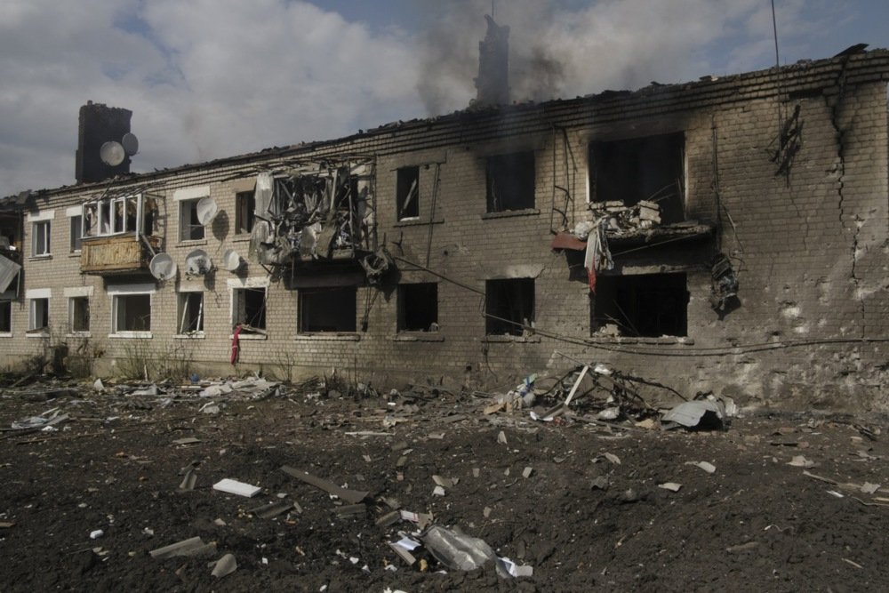 A residential building damaged during recent shelling on the outskirts of Vovchansk, Kharkiv region, Ukraine, 11 May 2024. Photo: EPA-EFE/GEORGE IVANCHENKO