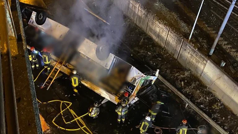 В Венеции 21 человек погиб при падении автобуса с эстакады, Палата представителей США впервые отправила спикера в отставку, Минобороны РФ отчиталось о 31 сбитом дроне