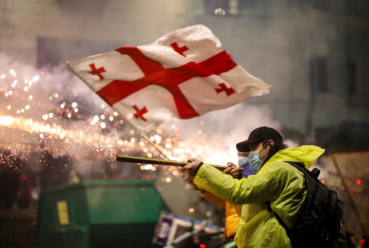 A protester launches fireworks towards police at a pro-EU demonstration in Tbilisi, Georgia, 30 November 2024. Photo: EPA-EFE/DAVID MDZINARISHVILI