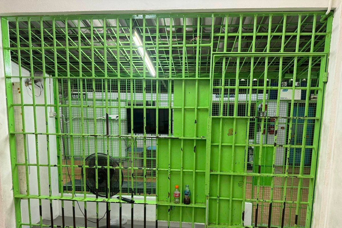 Камера в центре задержания миграционной полиции острова Пхукет, фото: «Би-2» / Telegram