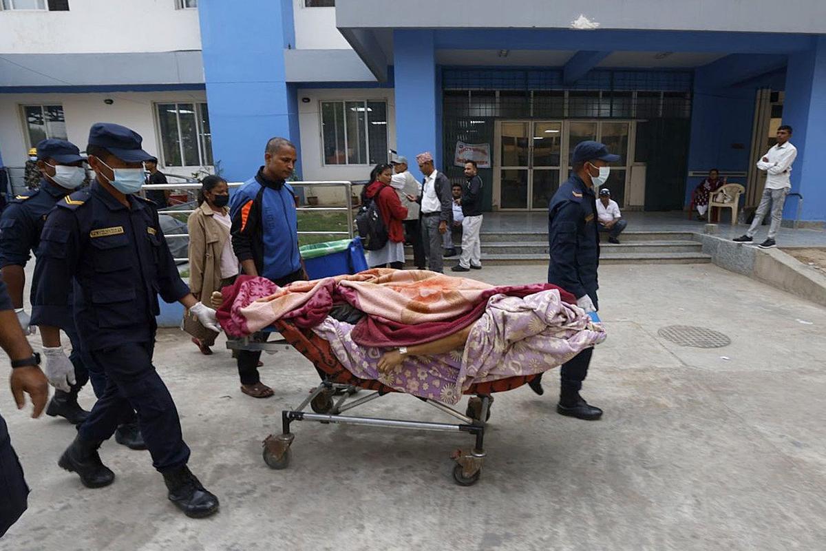 Пострадавшие от землетрясения в госпитале Бхури, Непалгандж. Фото: EPA-EFE / NARENDRA SHRESTHA
