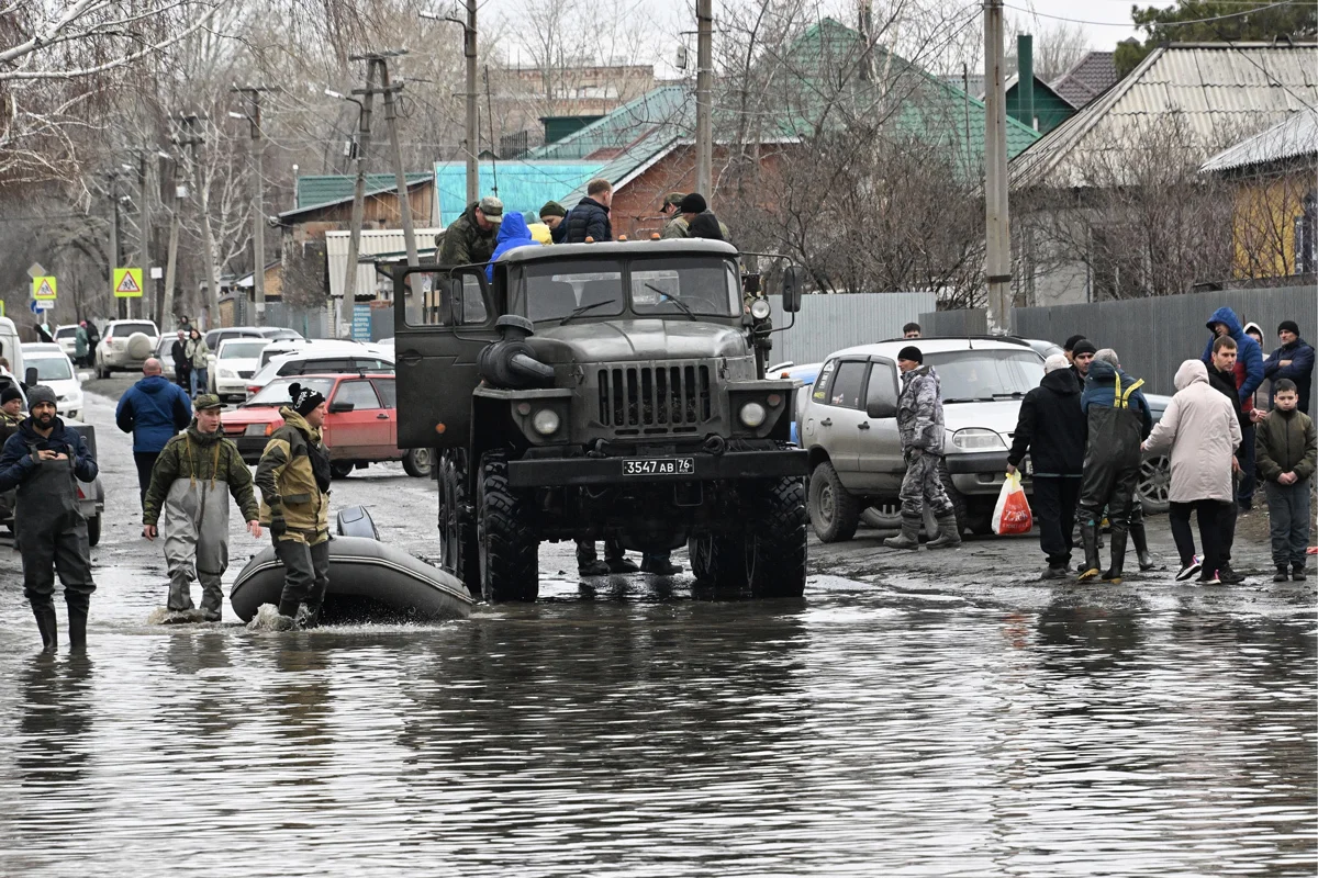 «Да чего вы паникуете». Репортаж из затонувшего Орска, жители которого в  ярости из-за того, что никто не попытался предотвратить трагедию — Новая  газета Европа