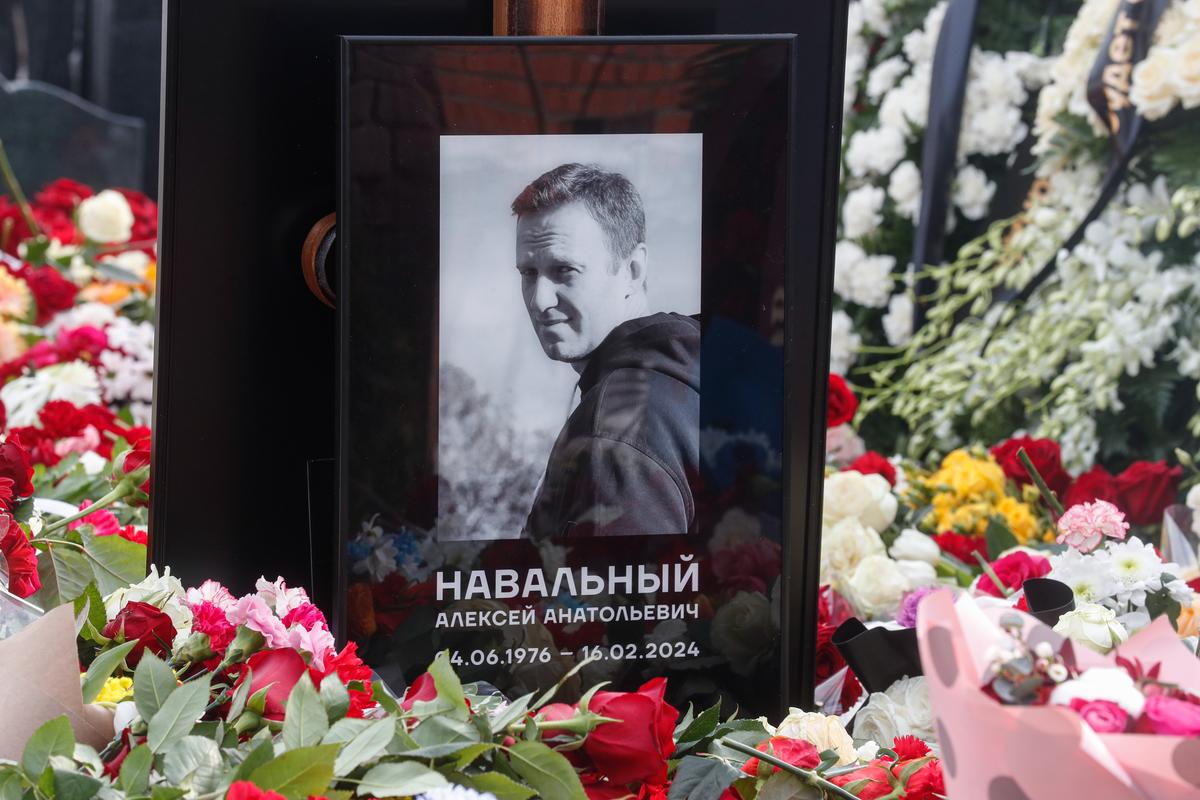 Floral tributes at the grave of late Russian opposition leader Alexey Navalny at Moscow’s Borisovsky cemetery, 2 March 2024. Photo: EPA-EFE / MAXIM SHIPENKOV