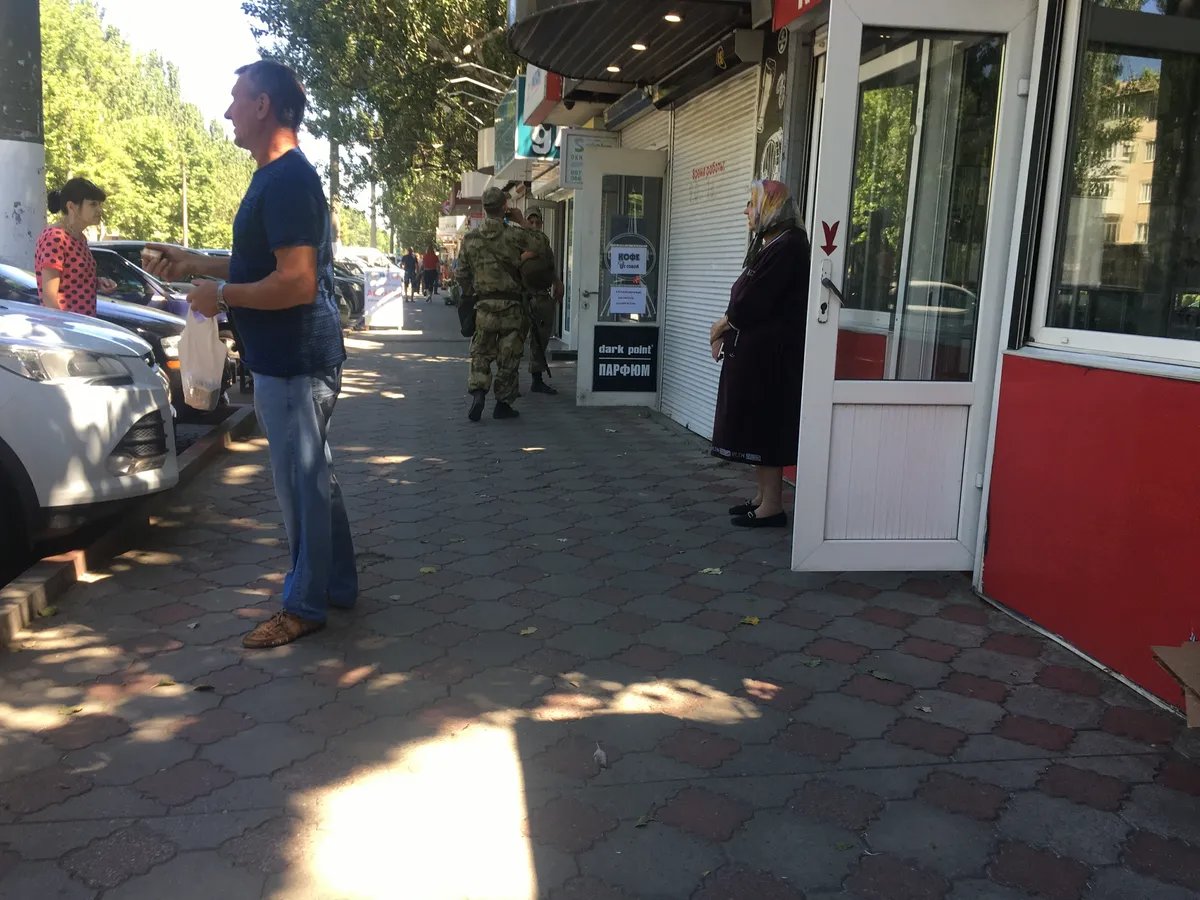 Armed soldiers on the streets of Melitopol. Photo: Sonia Mustaeva