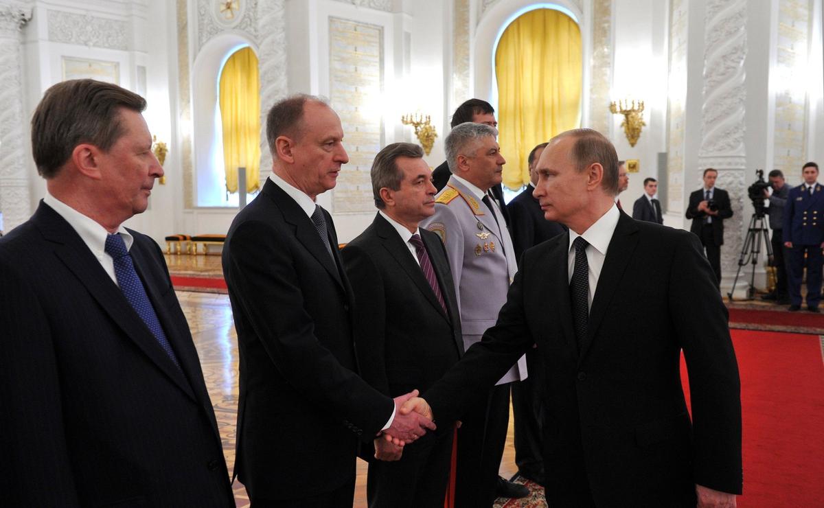 Владимир Путин на встрече с офицерами и прокурорами, назначенными на вышестоящие должности, апрель 2015 года. Фото: Wikipedia
