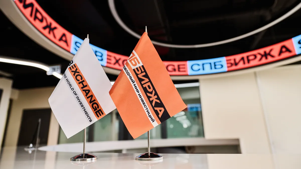 В суд Москвы поступило заявление о признании СПБ Биржи банкротом. Торговая площадка заявила, что признаков банкротства нет, однако ее акции в моменте рухнули на треть