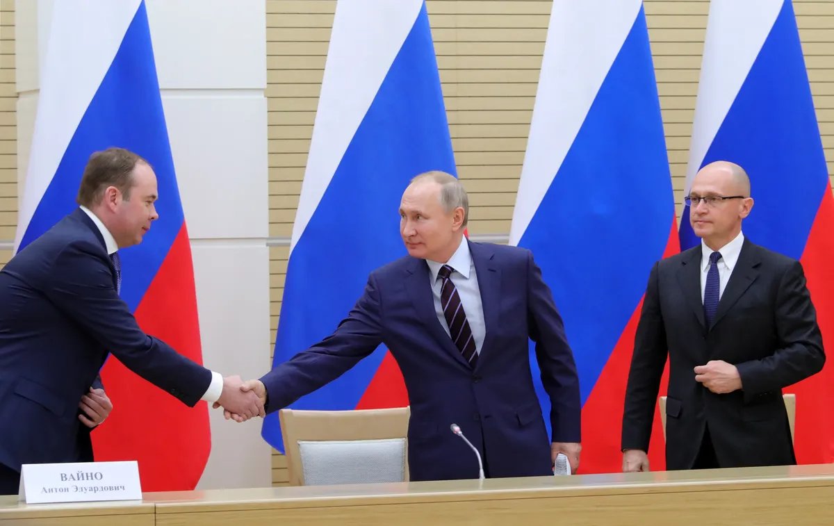 The Kremlin Chief of Staff Anton Vaino, Vladimir Putin, and the Kremlin Deputy Chief of Staff Sergey Kiriyenko. Photo: EPA-EFE/MICHAEL KLIMENTYEV