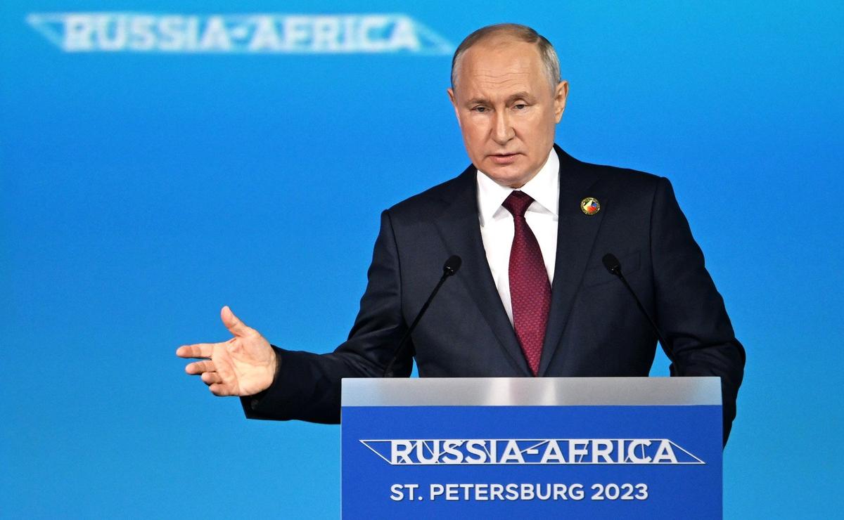 Путин на пленарной сессии форума «Россия-Африка». Фото:  kremlin.ru