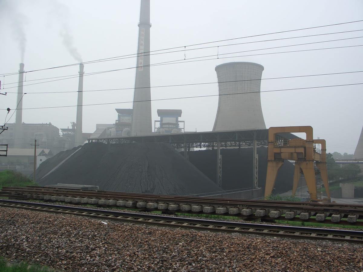 A coal-fired power plant in China. Photo:  Wikimedia Commons , CC BY-SA 3.0