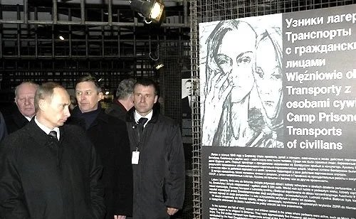 Vladimir Putin visits a museum exposition in Auschwitz. Photo:  Kremlin