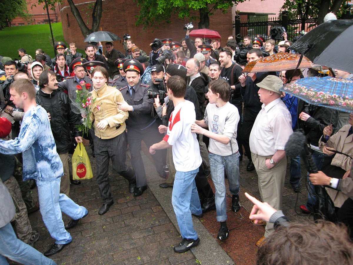 Participants of an unauthorised pride parade are arrested in Moscow, 2006. Photo: Nikolay Alexeyev / Wikimedia (CC BY-SA 3.0 DEED)