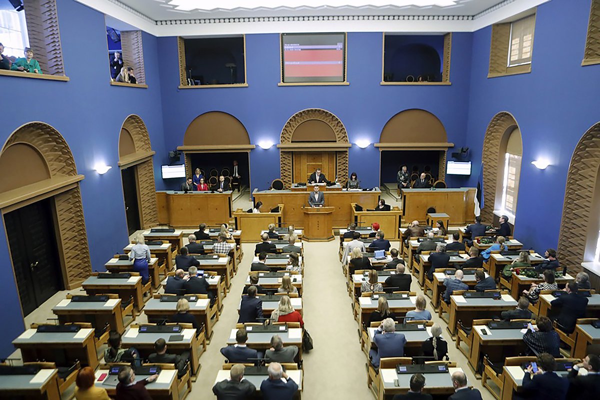 Pamje e përgjithshme e takimit të Riigikogu (parlamenti Estonian) gjatë betimit të qeverisë së re në Talin, Estoni, 17 prill 2023. Foto: Toms Kalnins/EPA-EFE