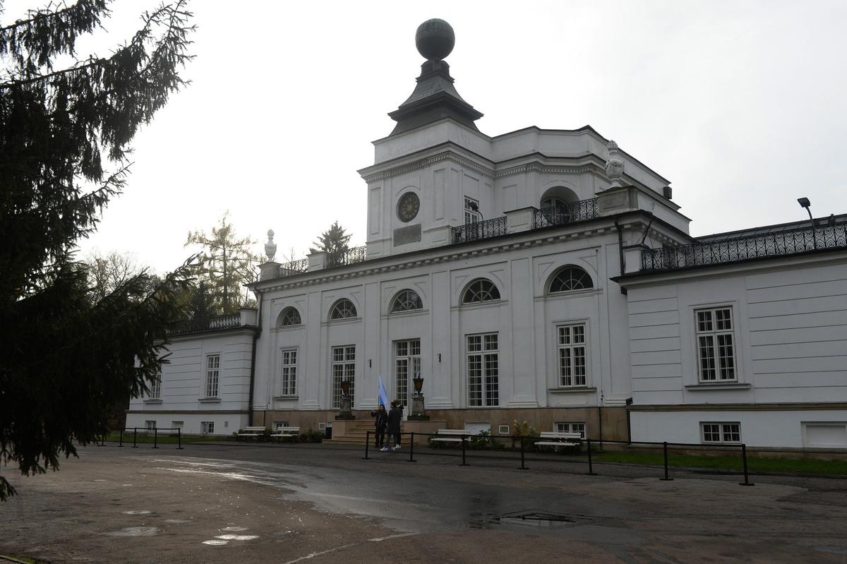 Дворец в Яблонне, где проходил Съезд народных депутатов. Фото: Василий Максимов
