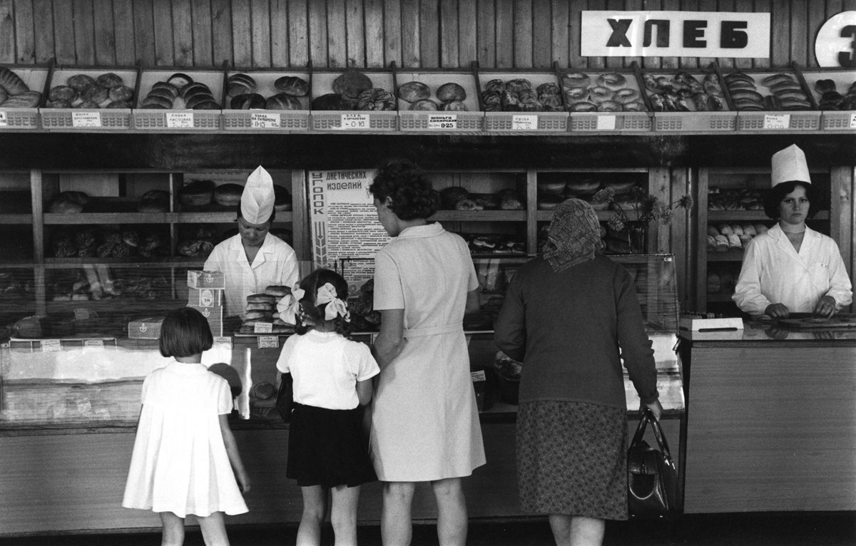 Булочная в Новосибирске, 1964 год. Фото: Mary Evans / John Massey Stewart / Scanpix / LETA