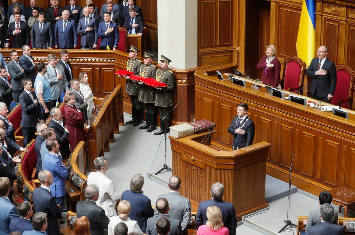 Volodymyr Zelensky, centre, at his inauguration in the Ukrainian parliament in Kyiv, Ukraine, 20 May 2019. Photo: Serhiy Dolzhenko / EPA-EFE