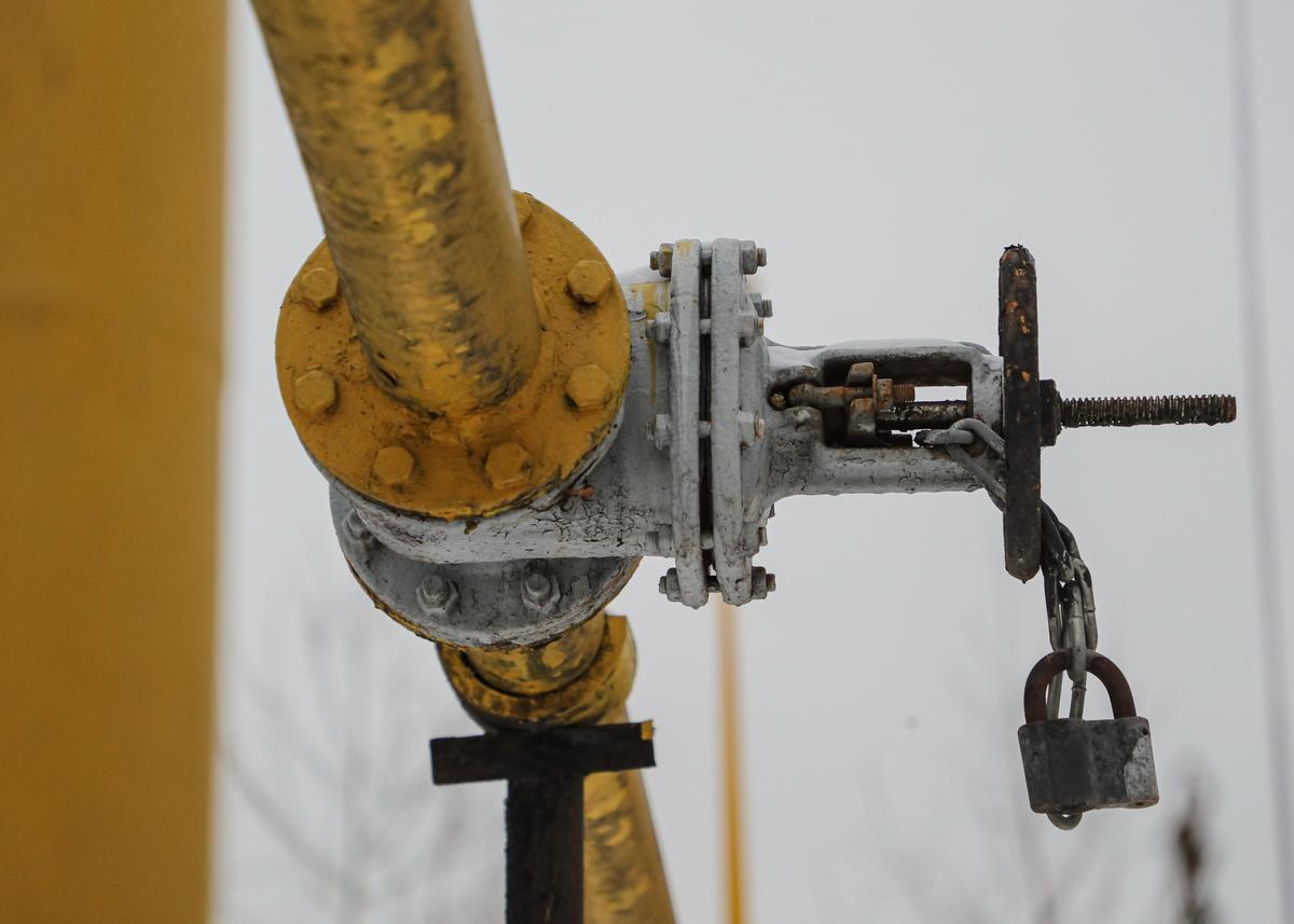 A Gazprom pipe in a suburb of Moscow, 28 November 2022. Photo: EPA-EFE/MAXIM SHIPENKOV