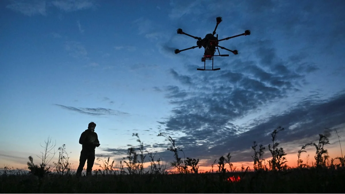 Украинский военнослужащий запускает ударный дрон «Vampire» по позициям российских войск, Запорожская область, Украина, 29 апреля 2025 года. Фото: Reuters / Scanpix / LETA<br>