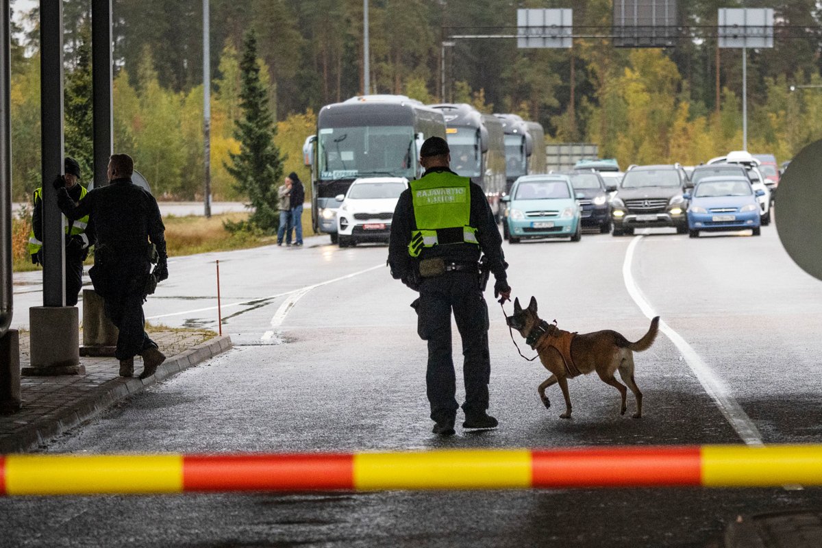 Пограничники на финско-российской границе в Ваалимаа, Финляндия, 30 сентября 2022 года. Фото: Juha Metso / EPA-EFE