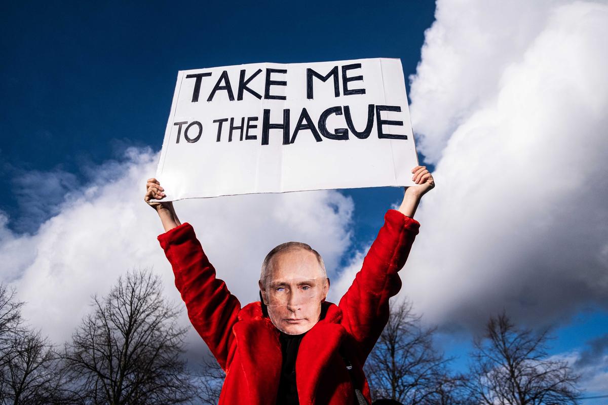 A demonstration in support of Russian opposition leader Alexey Navalny in front of the Russian Trade Office in Amsterdam, 23 January 2021. Photo: EPA-EFE / JORIS VAN GENNIP