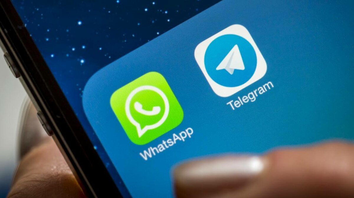 Российские интернет-пользователи пожаловались на проблемы со звонками в WhatsApp и Telegram. Проект «На связи» и Z-блогерка Кашеварова утверждают, что речь может идти о блокировке звонков