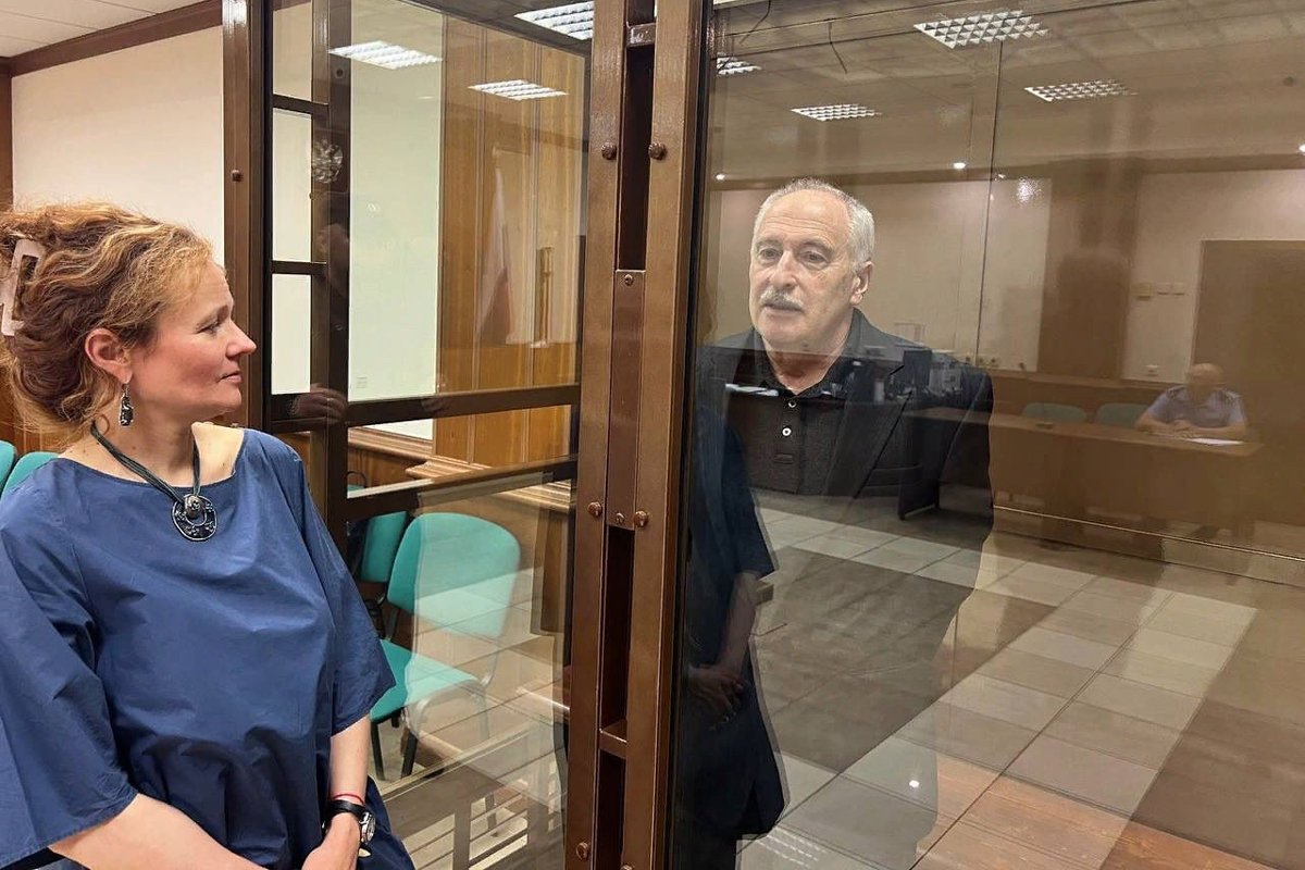 Адвокат Мария Эйсмонт и Валерий Голубкин в суде. Фото: moscowcourts / Telegram