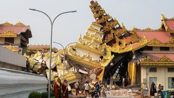 Обрушившаяся пагода Маха Мьят Муни после землетрясения в Мандалае, Мьянма, 28 марта 2025 года. Фото: EPA