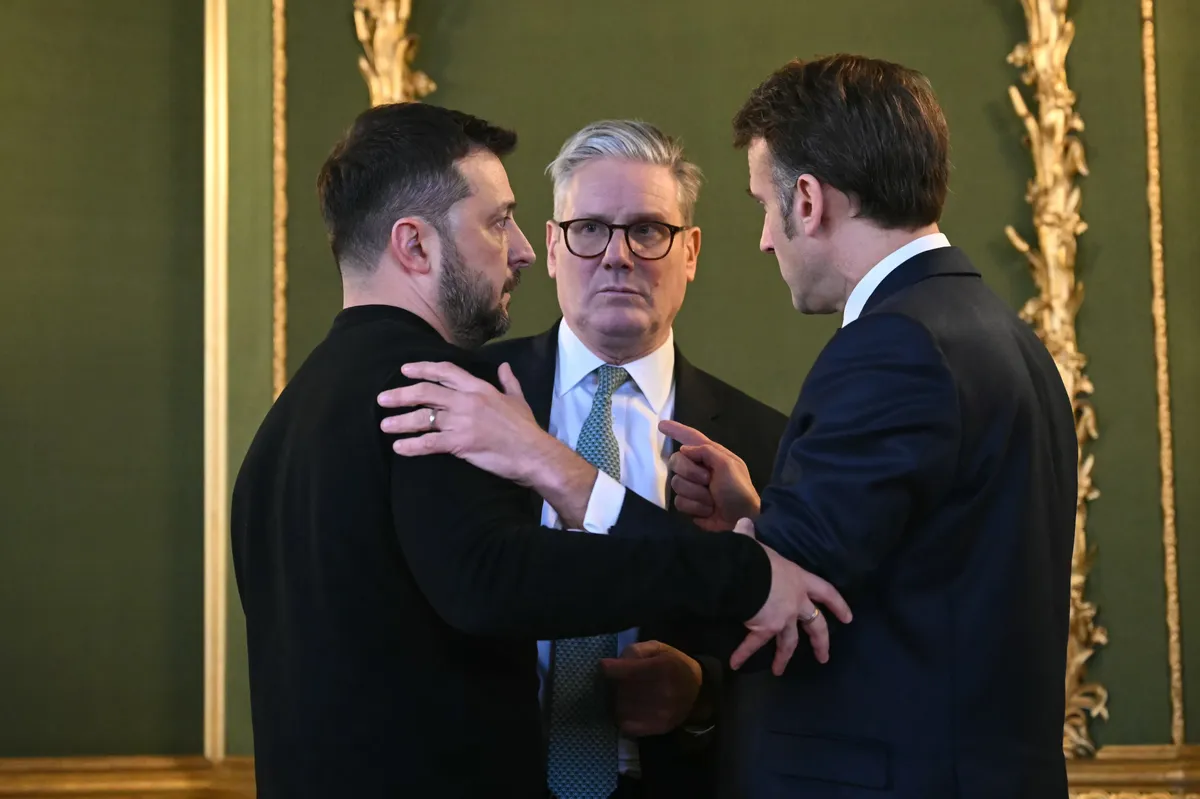 Volodymyr Zelensky, British Prime Minister Keir Starmer and French President Emmanuel Macron huddle following a meeting at London’s Lancaster House on 2 March 2025, just days after the Oval Office debacle. Photo: EPA / Justin Tallis / Pool