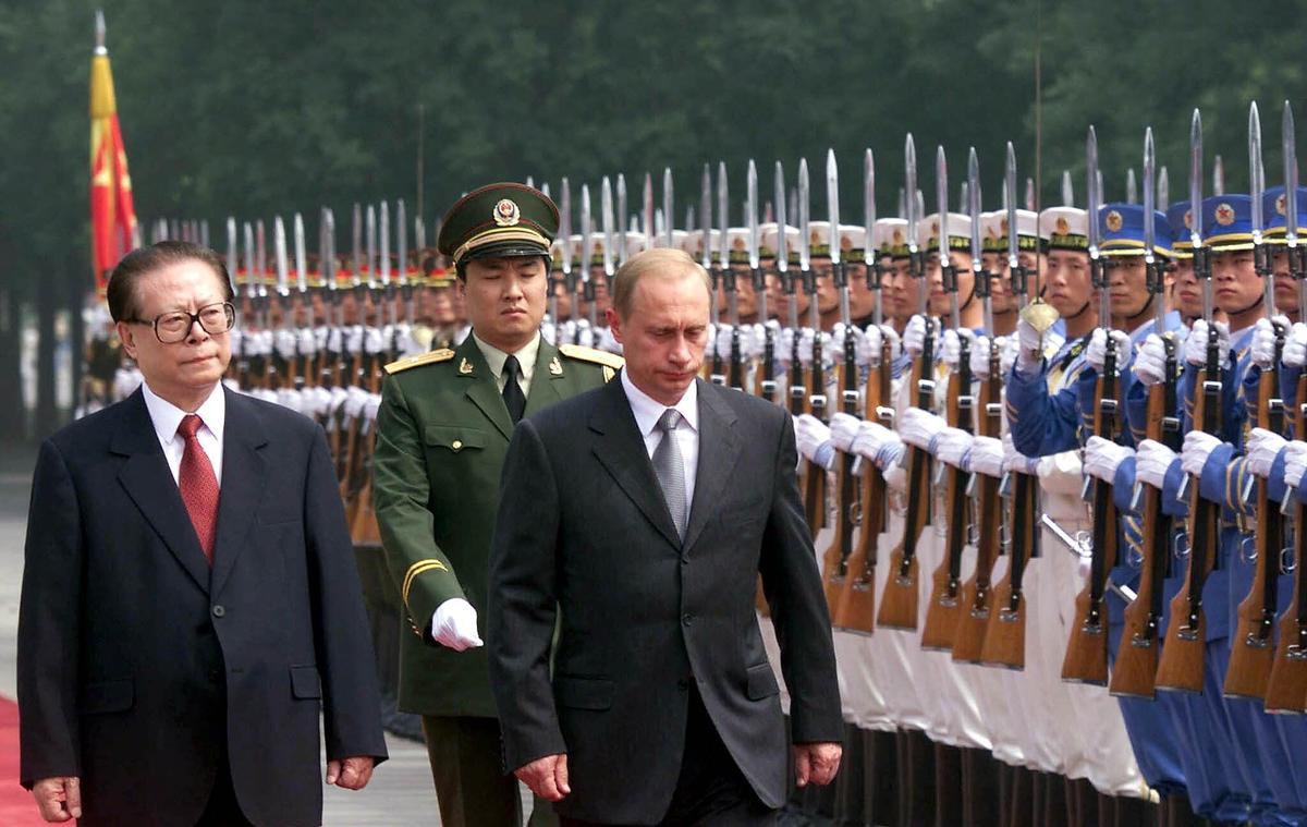 Владимир Путин и председатель КНР Цзян Цзэминь, Пекин, 18 июля 2000 года. Фото: EPA PHOTO POOL / ITAR-TASS