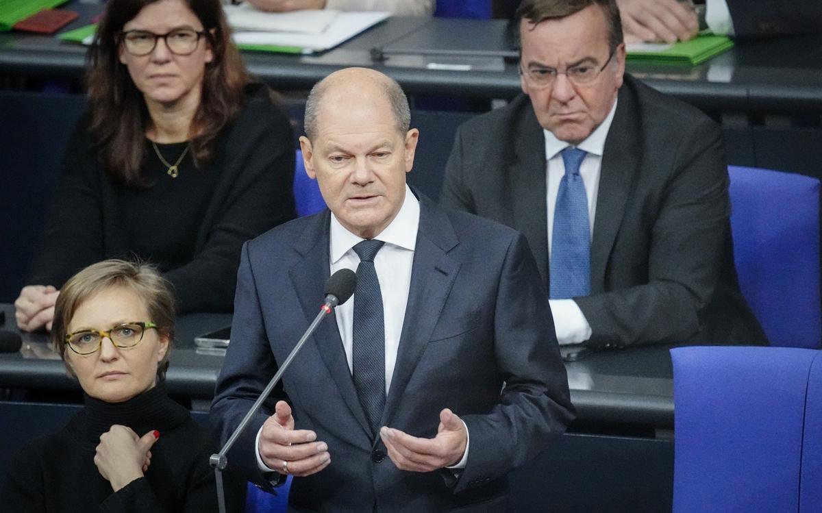 Olaf Scholz during a discussion in Bundestag regarding the handover of Leopard tanks to Ukraine, 25 January 2023. Photo: Kay Nietfeld / picture alliance / Getty Images
