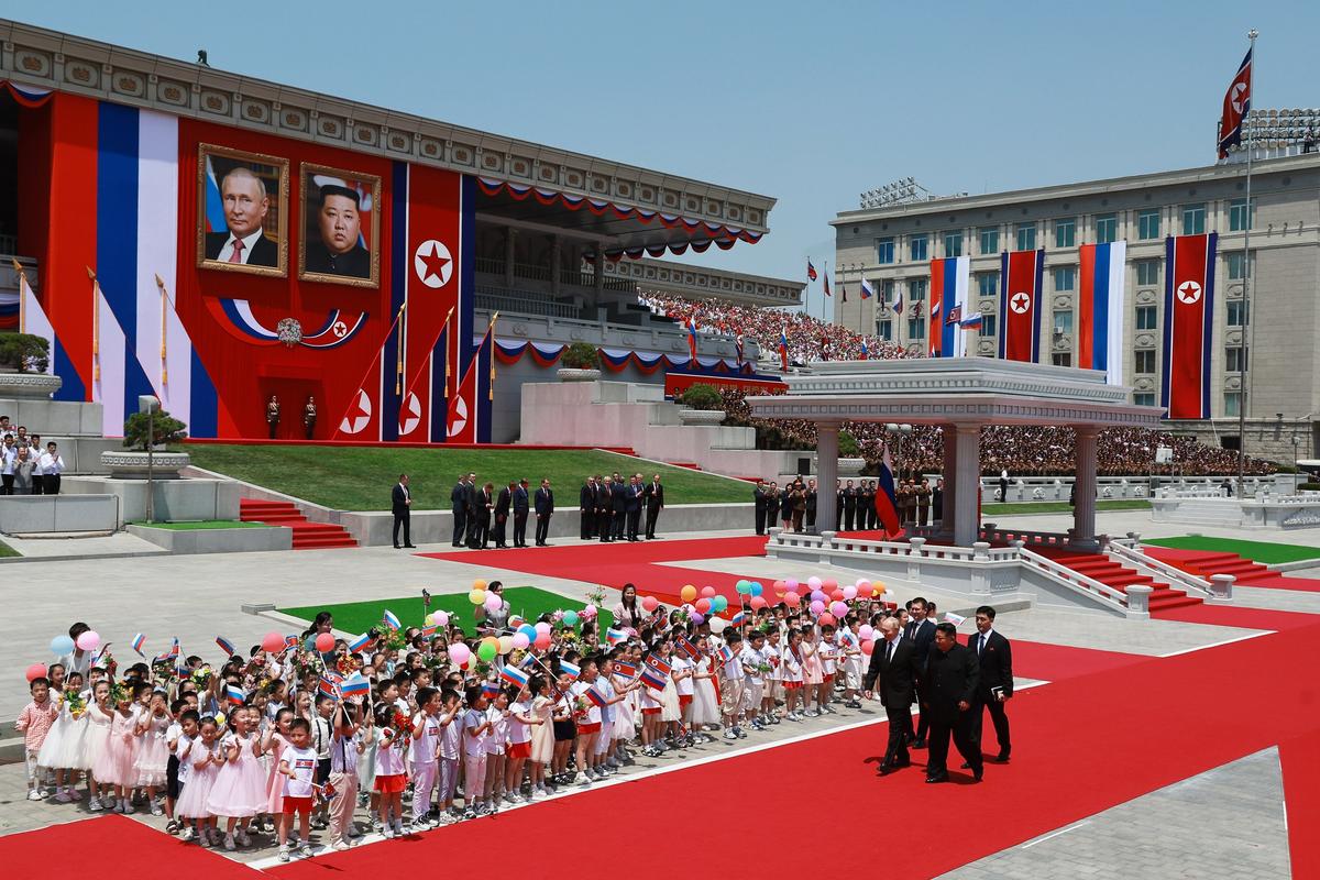 Vladimir Putin and North Korean leader Kim Jong Un attend an official welcoming ceremony in Pyongyang, North Korea, 19 June 2024. Photo: EPA-EFE / VLADIMIR SMIRNOV / SPUTNIK / KREMLIN POOL
