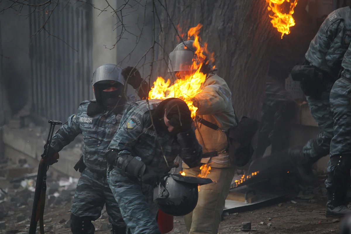 Ukrainian riot police attempting to extinguish petrol bombs thrown by anti-government protesters during clashes in central Kyiv, 20 January 2014. Photo: Ukrainian Ministry of Internal Affairs / Anadolu Agency / Getty Images