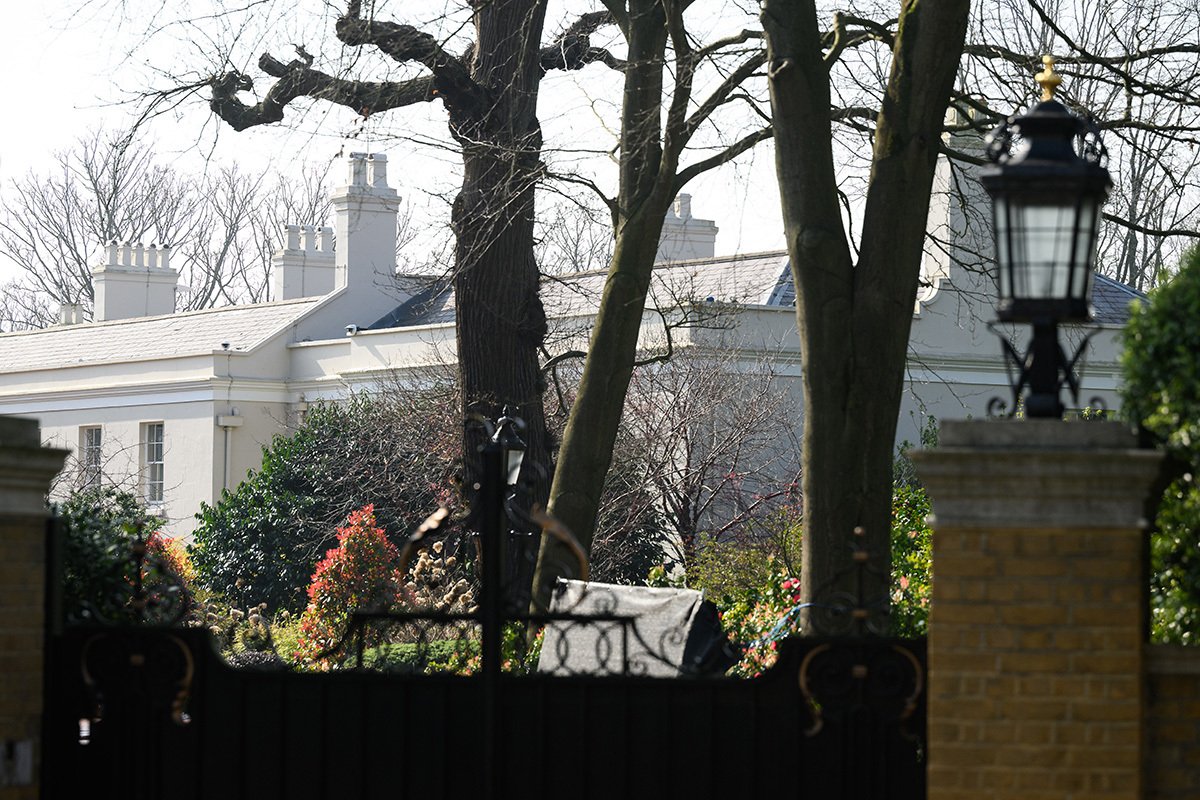 Дом Beechwood House в Лондоне, принадлежащий Алишеру Усманову, 24 марта 2022 года. Фото: Leon Neal / Getty Images