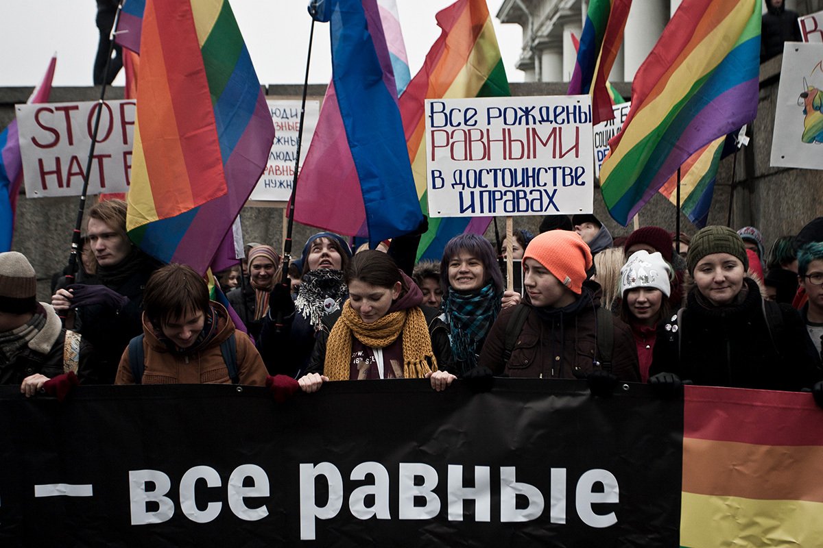 Активисты движения за права ЛГБТ приняли участие в «Марше против ненависти» в Санкт-Петербурге, 02 ноября 2014 г. Фото: Валя Егоршин / NurPhoto / Getty Images