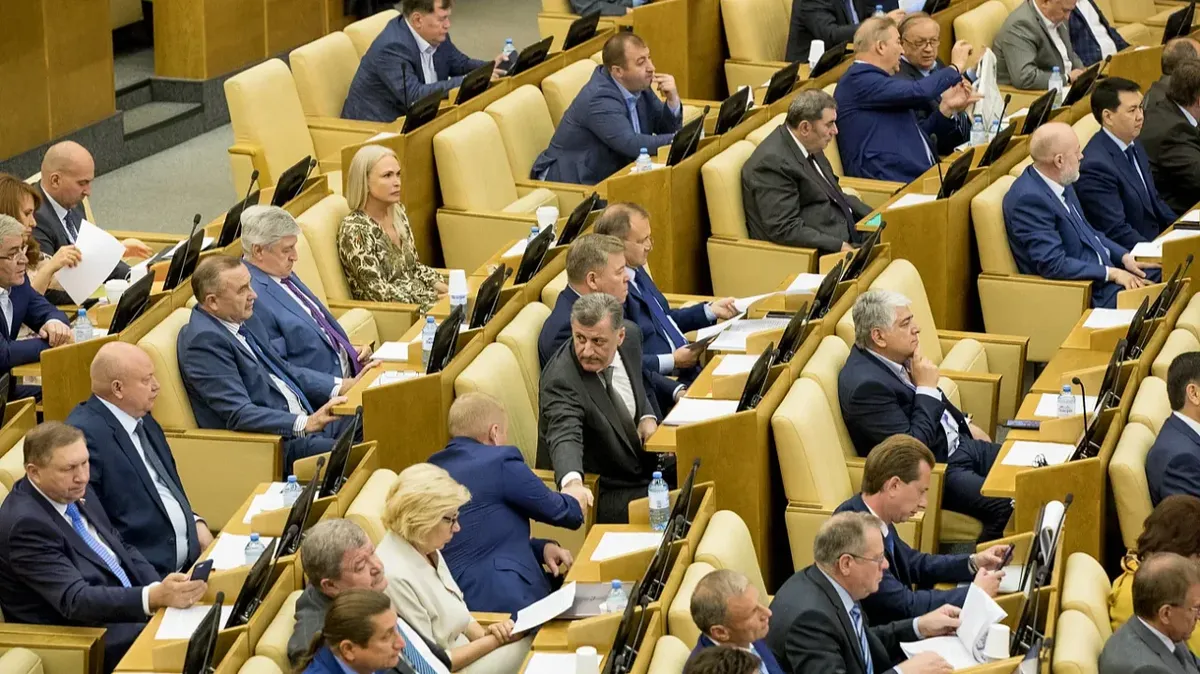 Госдума приняла поправку, обязывающую соцсети с аудиторией от 500 тысяч человек передавать данные пользователей по запросу РКН и ФСБ