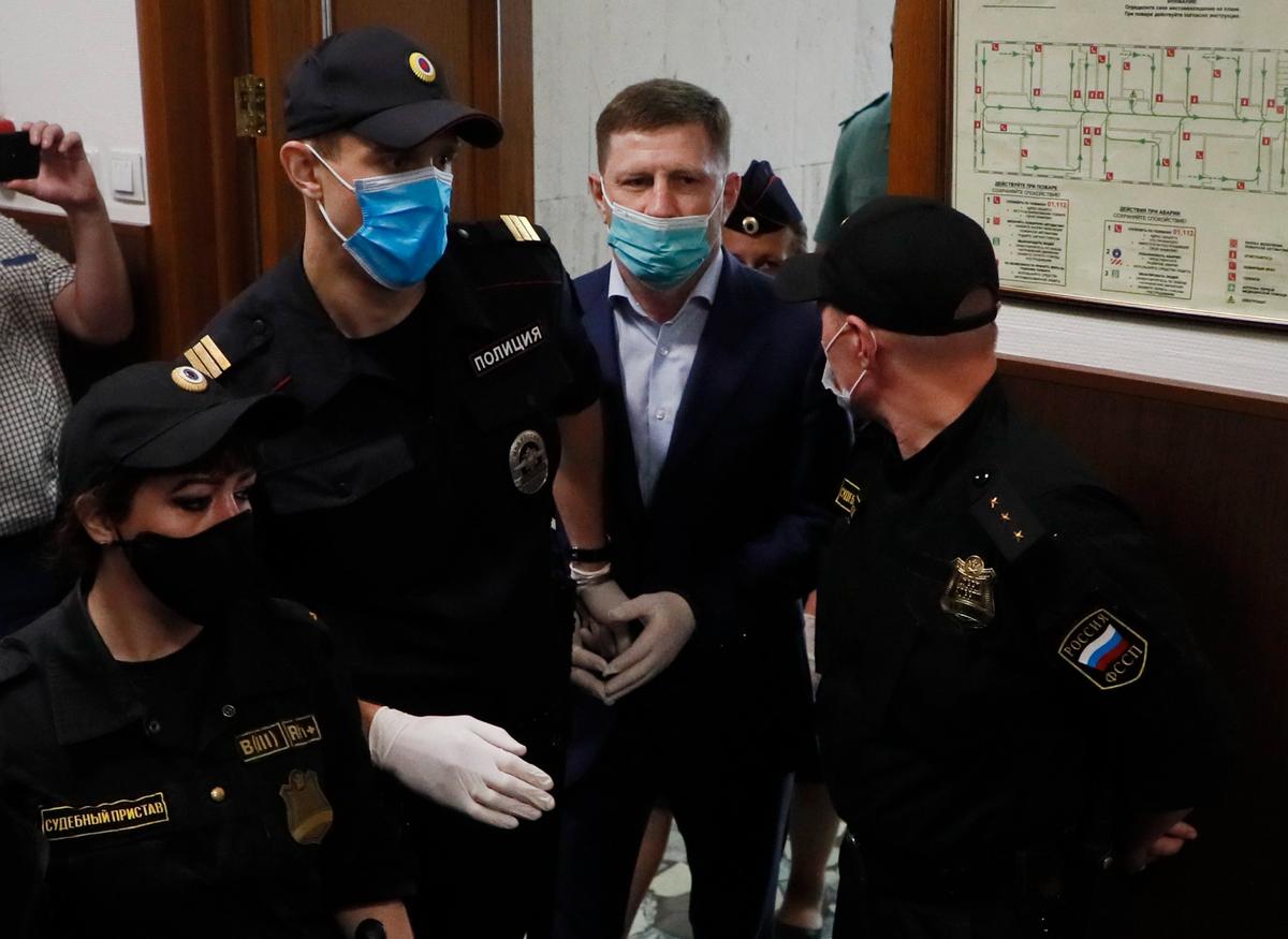 Этапированный в Москву Сергей Фургал в Басманном суде, 10 июля 2020 года. Фото: EPA-EFE / MAXIM SHIPENKOV