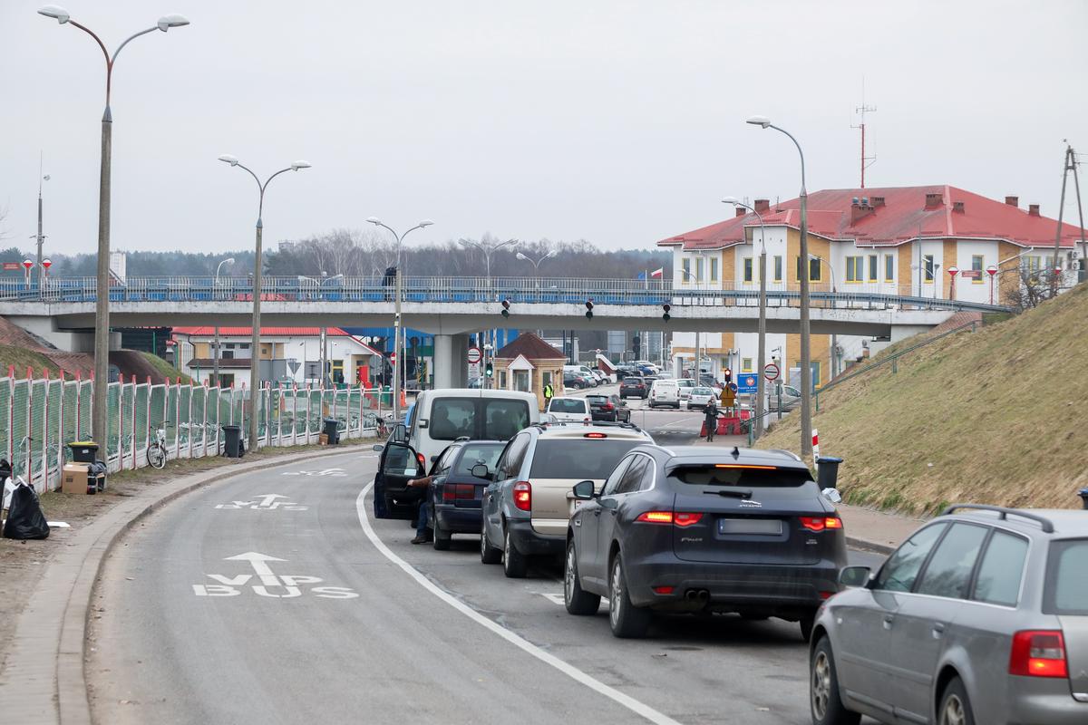 Польско-белорусский пограничный переход в Бобровниках, северо-восточная Польша, 10 февраля 2023 года. Фото: EPA-EFE/ARTUR RESZKO