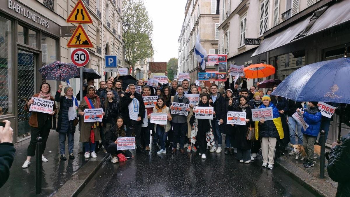 Акция протеста в Париже. Фото: Юрий Сафронов, специально для «Новой газеты Европа»