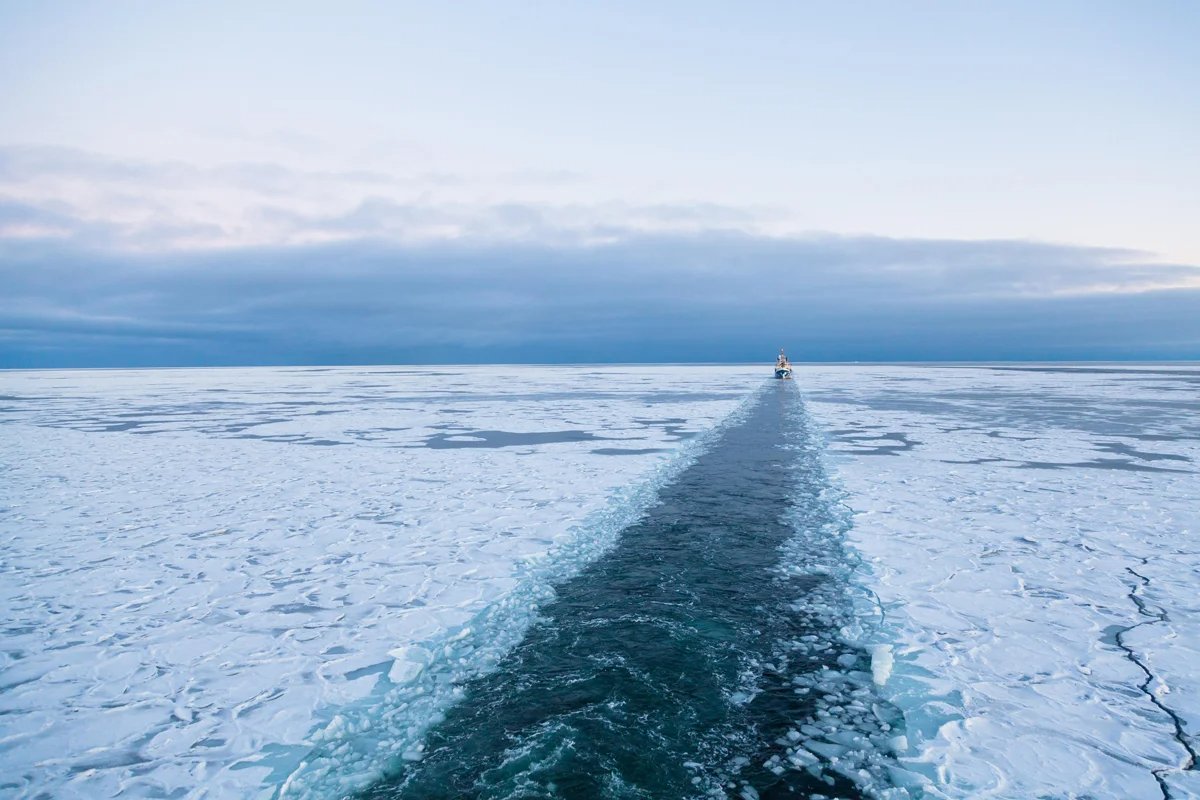 A ship travels along the Northern Sea Route, 20 October 2015. Photo: Alexei Solodov / Alamy / Vida Press