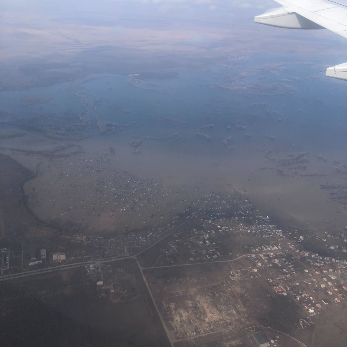 Вид на затопленные территории из самолёта. Фото: «Новая газета Европа»