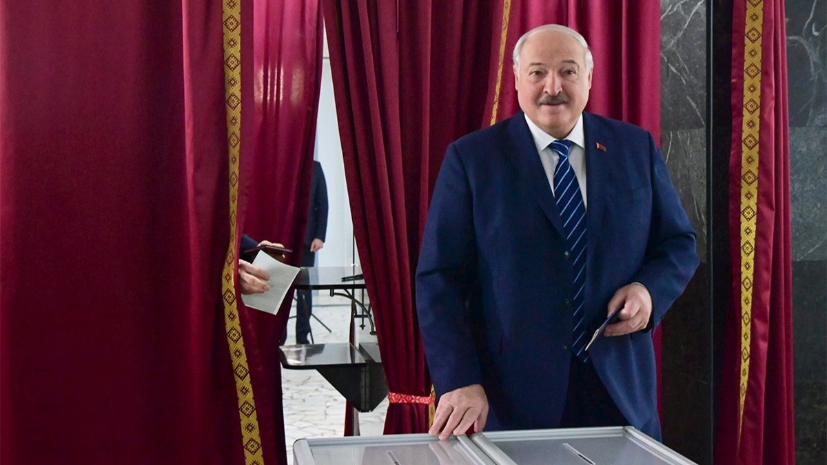 Лукашенко не укусил собаку