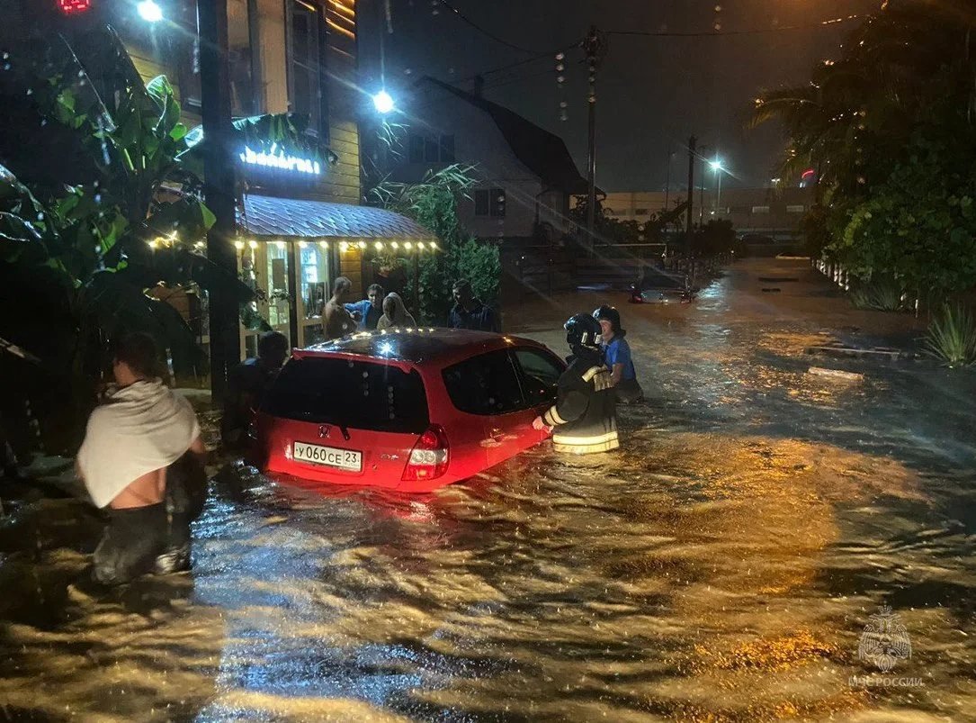 Photo: flooding in Sochi / Russia’s Emergencies Ministry